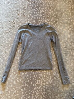lululemon athletica Gray Long-Sleeve Crew Active Top
